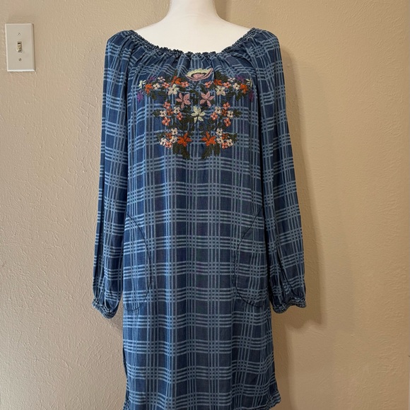 Tru Luxe Jeans Dresses & Skirts - Tru Luxe Jeans Blue Embroidered Bishop Sleeve Dress Sz S